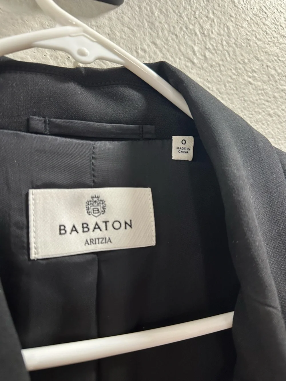 Aritzia Babaton Black Women's Structured Three-Button Blazer - Picture 3 of 5